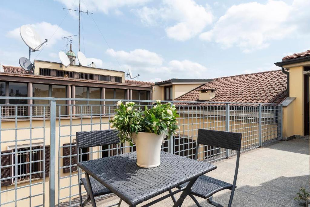 Elegant 2 Bedrooms Apartments Near Duomo Milano Exterior foto